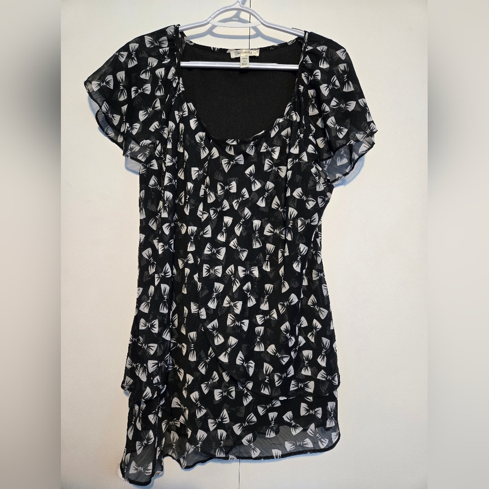 Dressbarn Black & White Bowtie‎ Flutter Sleeve Top